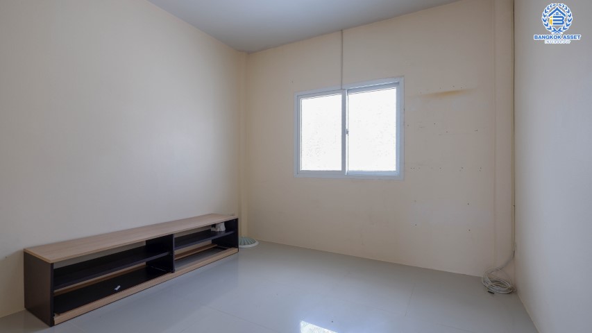 *****ทาวน์เฮ้าส์มือสองย่านกรุงเทพมหานคร ม.มณฑล7 เลียบคลองทวีวัฒนา บนเนื้อที่กว้างขวางถึง 22.5 ตร.ว. ฟังก์ชัน 4 ห้องนอน 2 ห้องน้ำ 1 ที่จอดรถ แถมฟรี! 2 เครื่องปรับอากาศ บ้านพร้อมอยู่ ต่อเติมครัว ใกล้รถไฟฟ้าสายสีน้ำเงิน "สถานีหลักสอง" จองด่วน!…